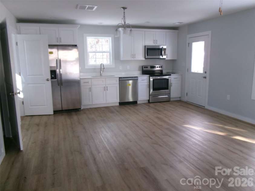 510 Kings Road, Shelby, NC 28150.  MLS# CAR4379117, YatesRealty ID 19455. 
