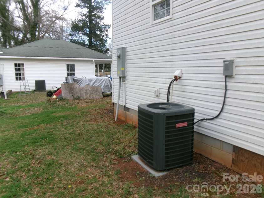 510 Kings Road, Shelby, NC 28150.  MLS# CAR4379117, YatesRealty ID 19455. 