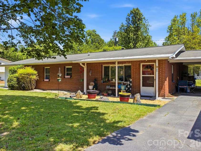 88 Lost Creek Drive, Flat Rock, NC 28731.  MLS# CAR4379124, YatesRealty ID 19456. 