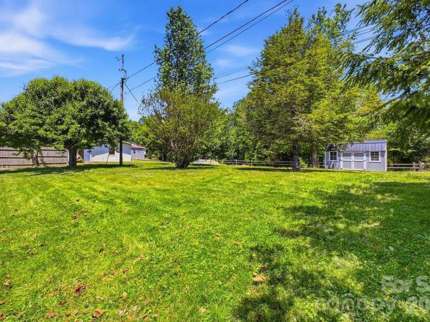 88 Lost Creek Drive, Flat Rock, NC 28731.  MLS# CAR4379124, YatesRealty ID 19456. 