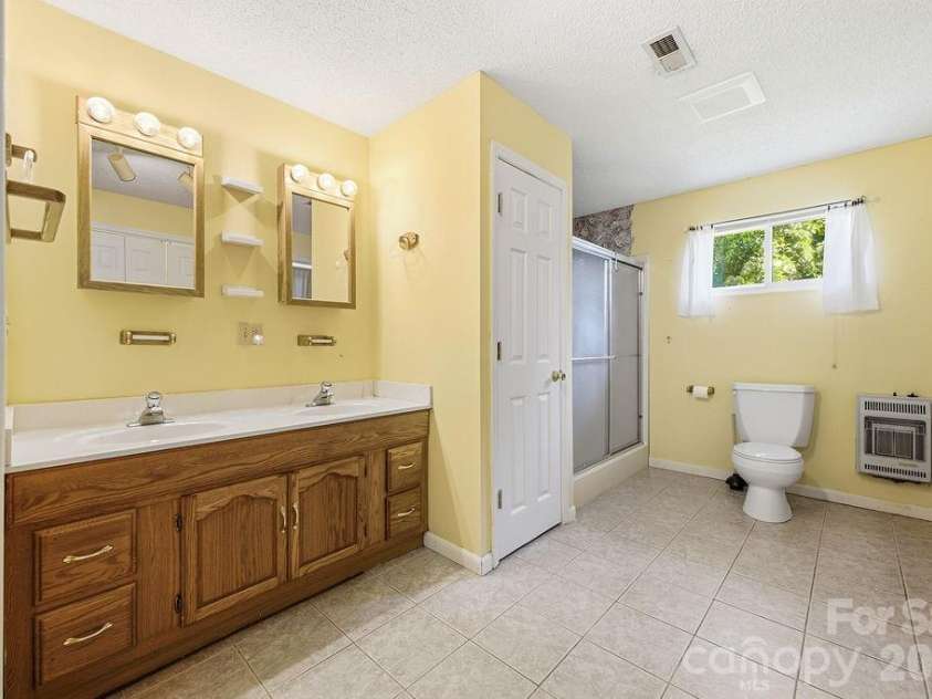 88 Lost Creek Drive, Flat Rock, NC 28731.  MLS# CAR4379124, YatesRealty ID 19456. 