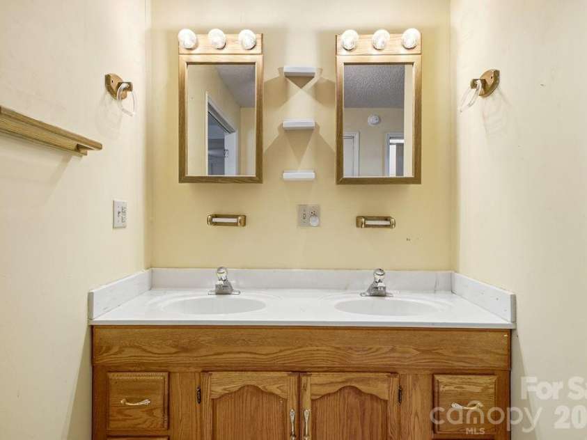 88 Lost Creek Drive, Flat Rock, NC 28731.  MLS# CAR4379124, YatesRealty ID 19456. 