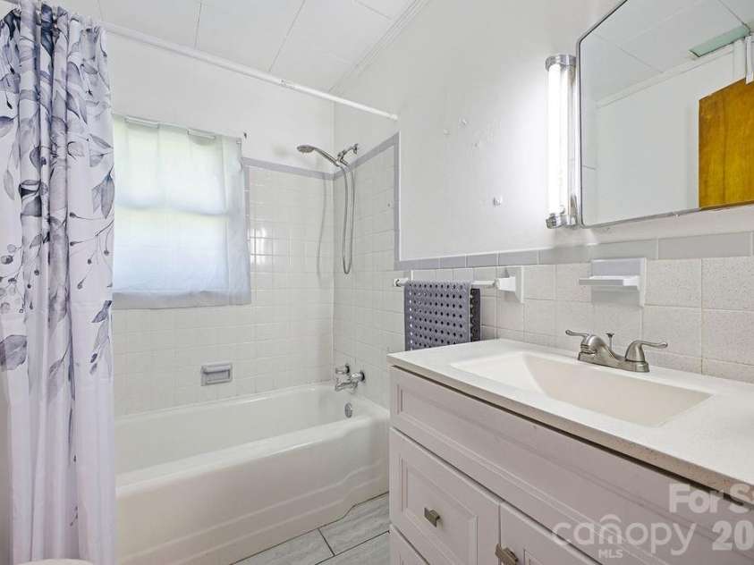 88 Lost Creek Drive, Flat Rock, NC 28731.  MLS# CAR4379124, YatesRealty ID 19456. 