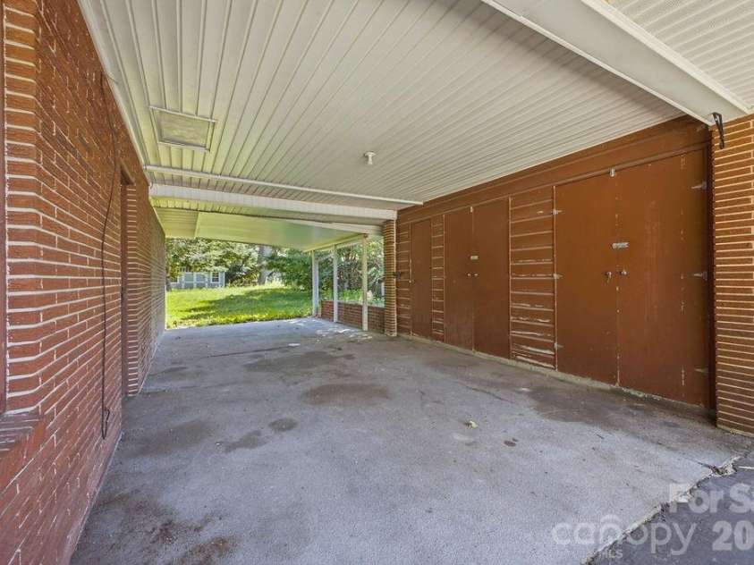 88 Lost Creek Drive, Flat Rock, NC 28731.  MLS# CAR4379124, YatesRealty ID 19456. 