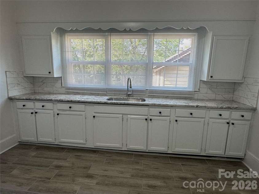 4028 Leo Street, Winston Salem, NC 27105.  MLS# CAR4379125, YatesRealty ID 19457. Kitchen