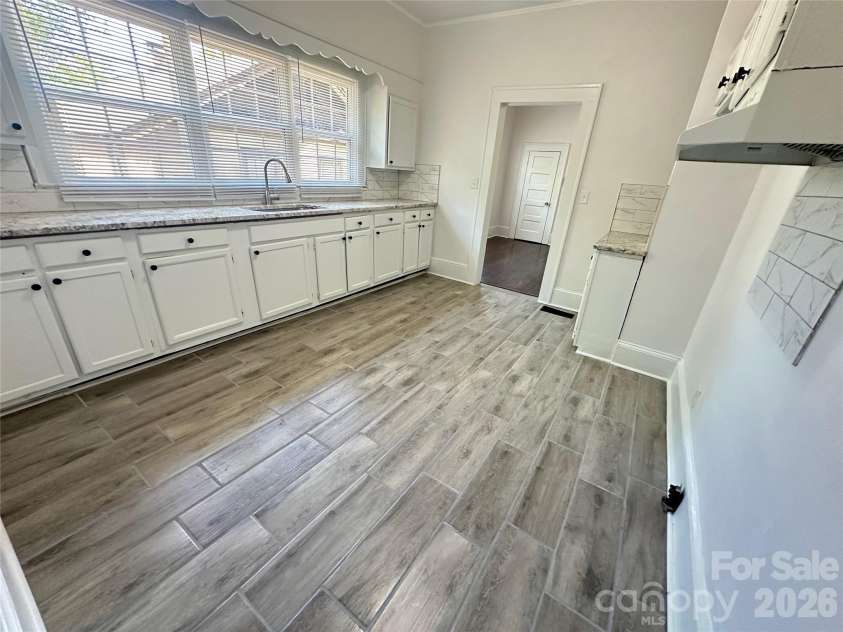 4028 Leo Street, Winston Salem, NC 27105.  MLS# CAR4379125, YatesRealty ID 19457. Kitchen