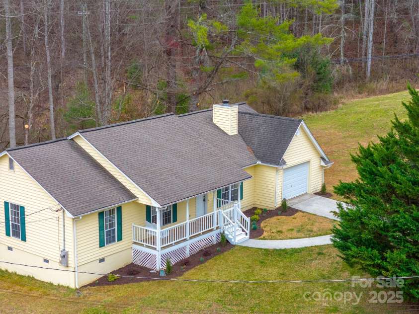 129 Deer Meadow Road, Franklin, NC 28734.  MLS# CAR4240340, YatesRealty ID 19458. 