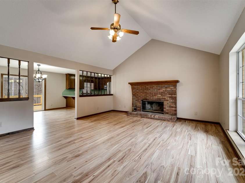 129 Deer Meadow Road, Franklin, NC 28734.  MLS# CAR4240340, YatesRealty ID 19458. 