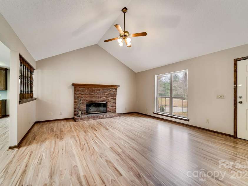 129 Deer Meadow Road, Franklin, NC 28734.  MLS# CAR4240340, YatesRealty ID 19458. 