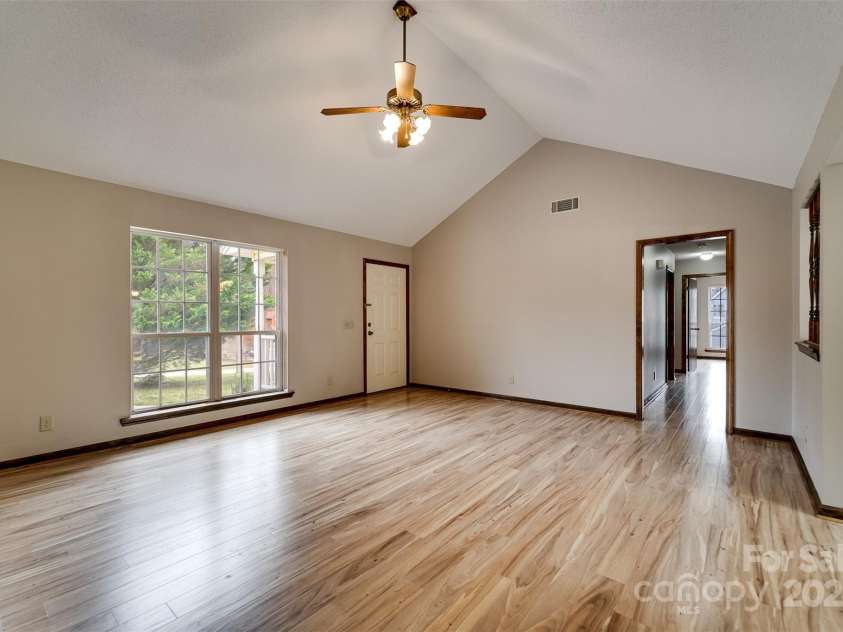 129 Deer Meadow Road, Franklin, NC 28734.  MLS# CAR4240340, YatesRealty ID 19458. 