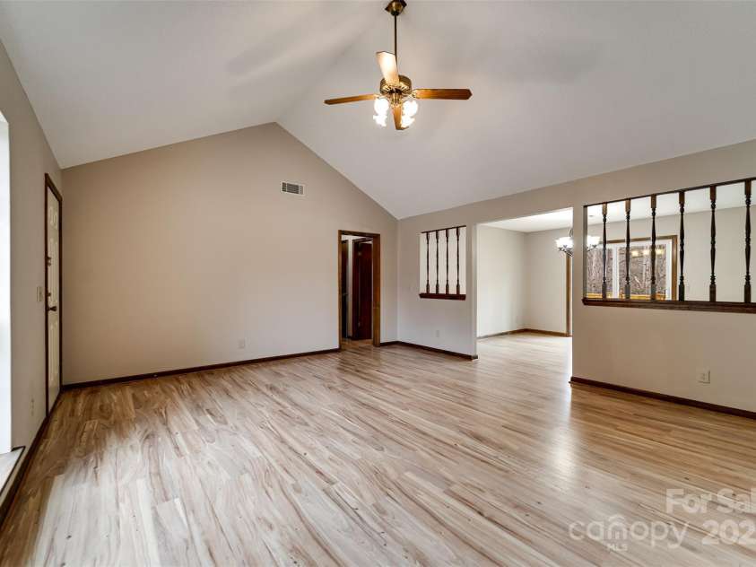 129 Deer Meadow Road, Franklin, NC 28734.  MLS# CAR4240340, YatesRealty ID 19458. 