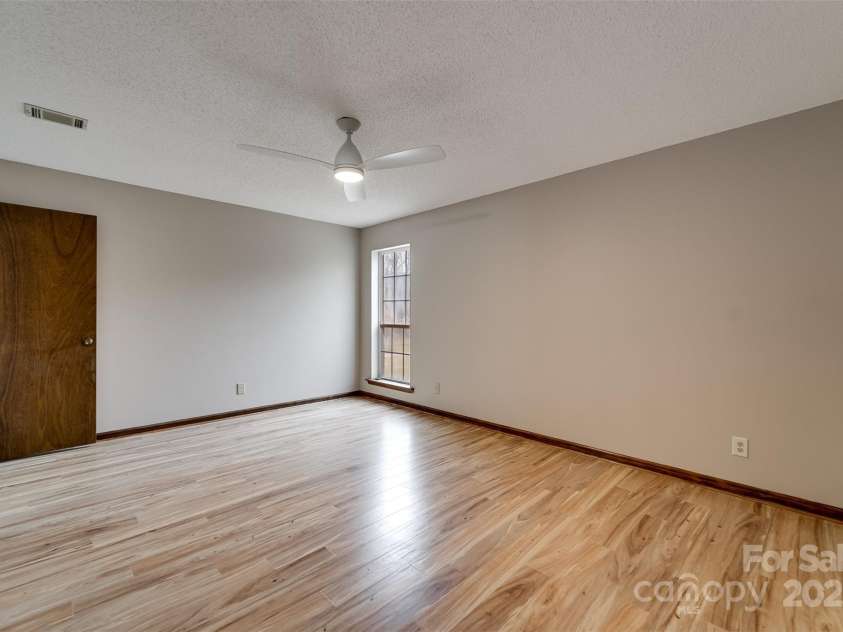 129 Deer Meadow Road, Franklin, NC 28734.  MLS# CAR4240340, YatesRealty ID 19458. 