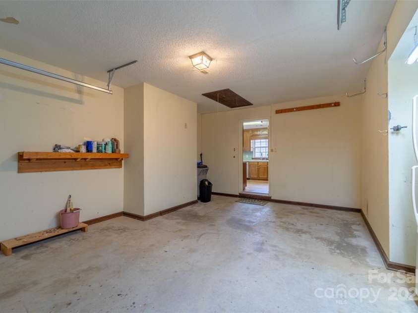 129 Deer Meadow Road, Franklin, NC 28734.  MLS# CAR4240340, YatesRealty ID 19458. 