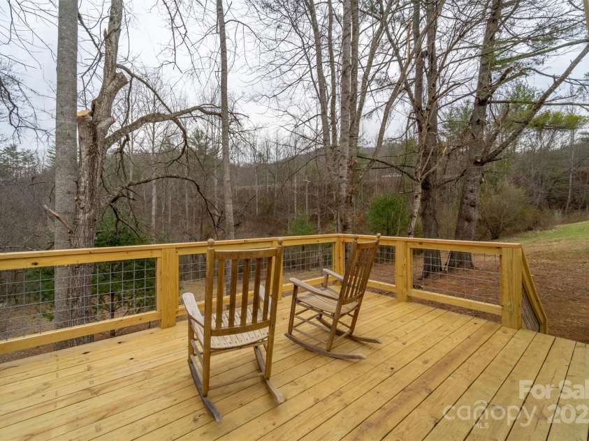129 Deer Meadow Road, Franklin, NC 28734.  MLS# CAR4240340, YatesRealty ID 19458. 