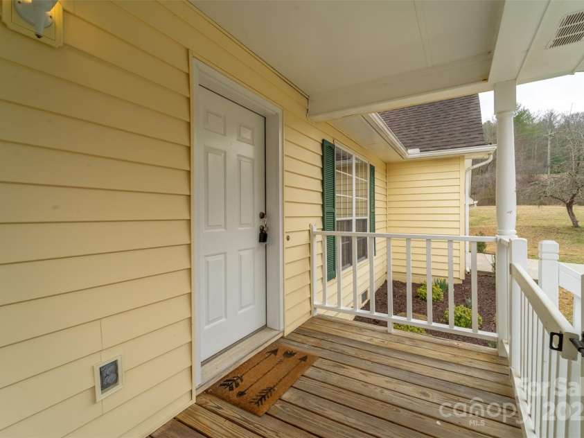 129 Deer Meadow Road, Franklin, NC 28734.  MLS# CAR4240340, YatesRealty ID 19458. 