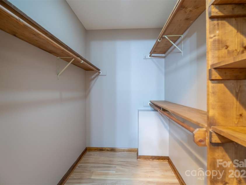 129 Deer Meadow Road, Franklin, NC 28734.  MLS# CAR4240340, YatesRealty ID 19458. 