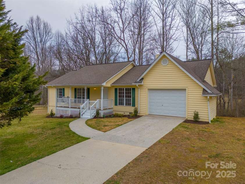 129 Deer Meadow Road, Franklin, NC 28734.  MLS# CAR4240340, YatesRealty ID 19458. 