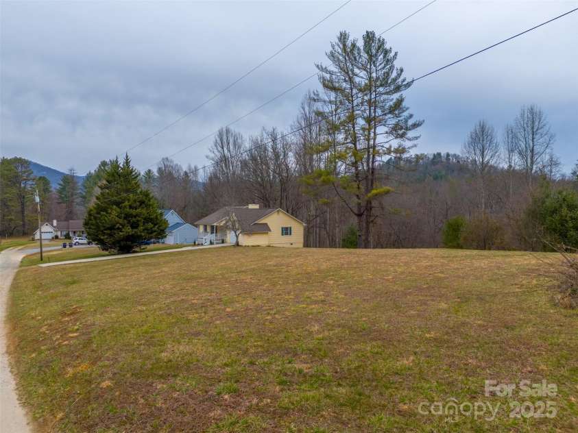 129 Deer Meadow Road, Franklin, NC 28734.  MLS# CAR4240340, YatesRealty ID 19458. 