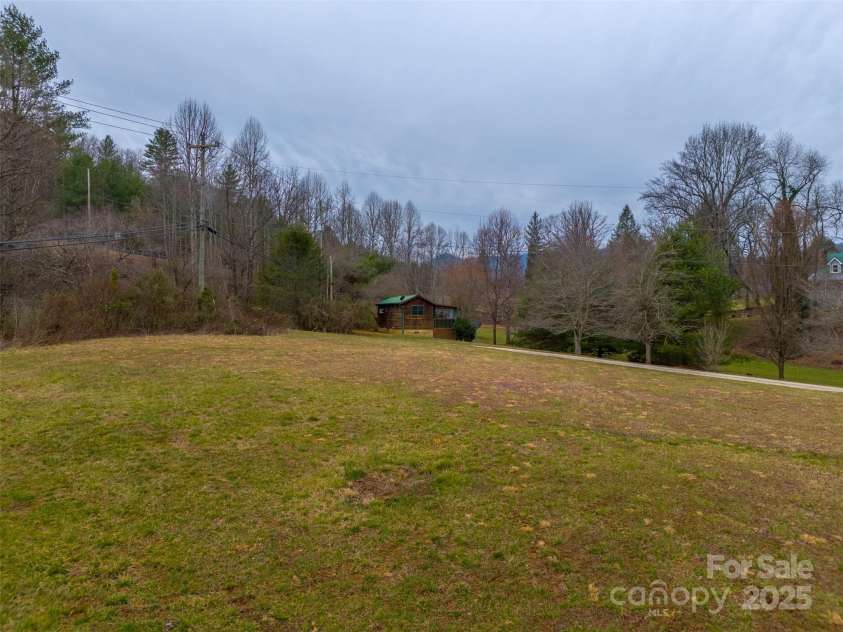 129 Deer Meadow Road, Franklin, NC 28734.  MLS# CAR4240340, YatesRealty ID 19458. 