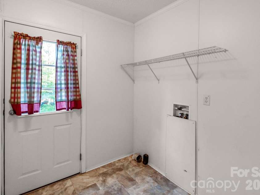 728 Preston Brooks Drive, Catawba, SC 29704.  MLS# CAR4379134, YatesRealty ID 19458. Laundry / Utility Room