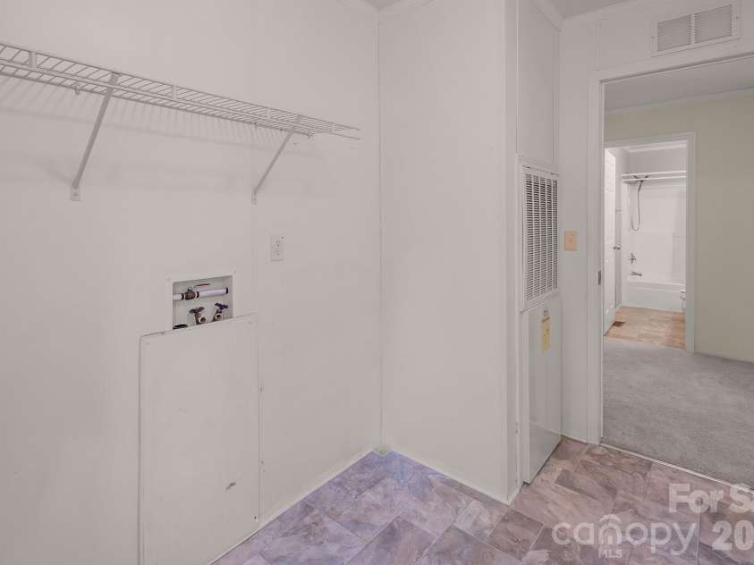 728 Preston Brooks Drive, Catawba, SC 29704.  MLS# CAR4379134, YatesRealty ID 19458. Laundry / Utility Room