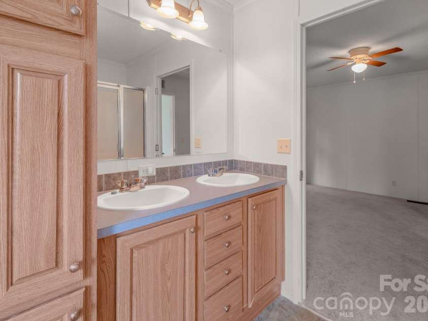 728 Preston Brooks Drive, Catawba, SC 29704.  MLS# CAR4379134, YatesRealty ID 19458. Primary Bathroom