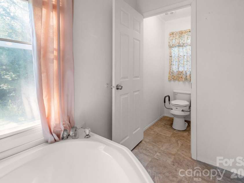 728 Preston Brooks Drive, Catawba, SC 29704.  MLS# CAR4379134, YatesRealty ID 19458. Primary Bathroom
