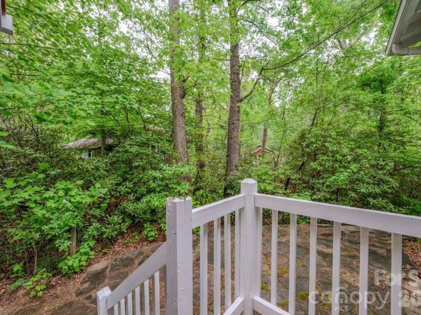 24 Moore Circle, Black Mountain, NC 28711.  MLS# CAR4379152, YatesRealty ID 19459. 