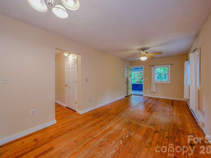 24 Moore Circle, Black Mountain, NC 28711.  MLS# CAR4379152, YatesRealty ID 19459. 