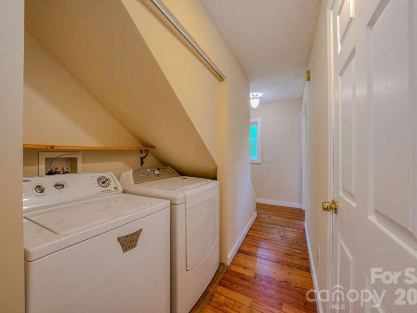 24 Moore Circle, Black Mountain, NC 28711.  MLS# CAR4379152, YatesRealty ID 19459. 