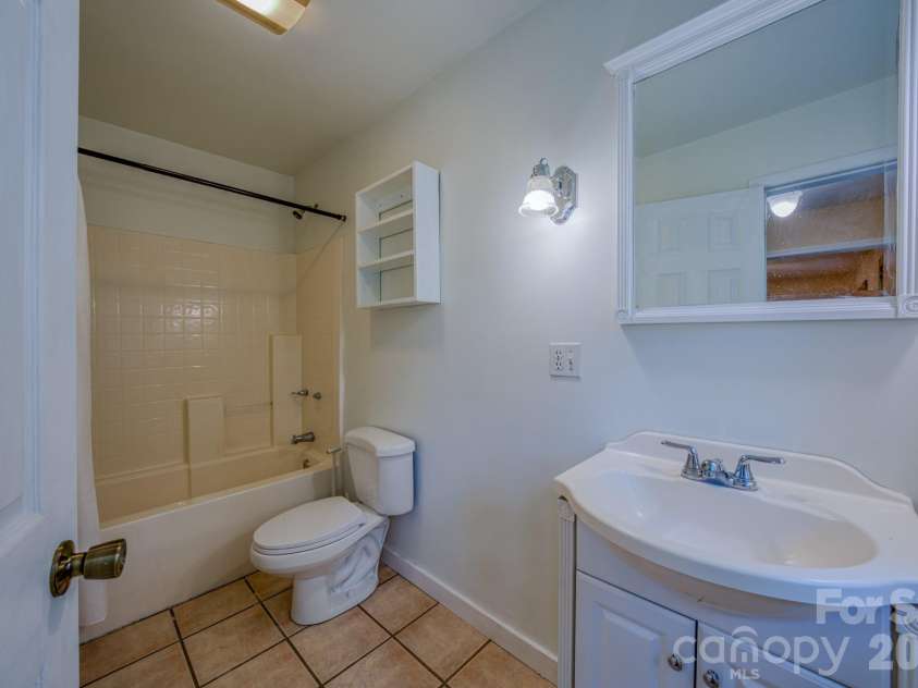 24 Moore Circle, Black Mountain, NC 28711.  MLS# CAR4379152, YatesRealty ID 19459. 