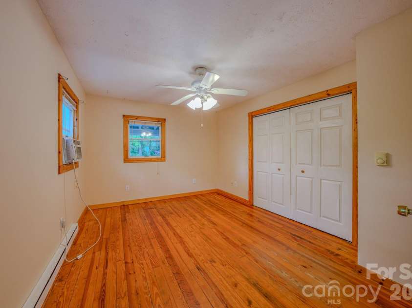 24 Moore Circle, Black Mountain, NC 28711.  MLS# CAR4379152, YatesRealty ID 19459. 