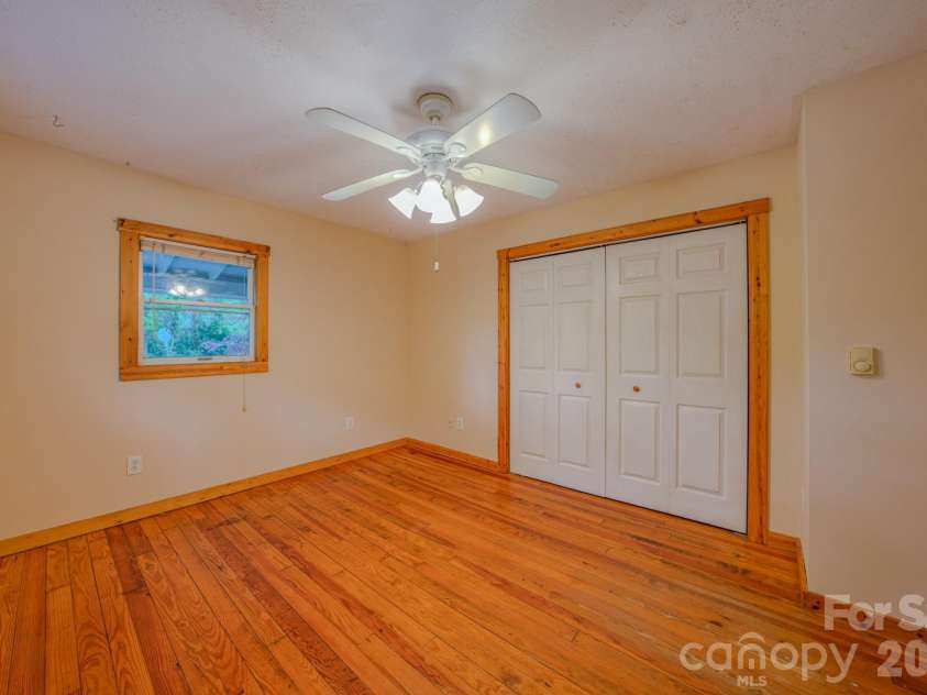 24 Moore Circle, Black Mountain, NC 28711.  MLS# CAR4379152, YatesRealty ID 19459. 