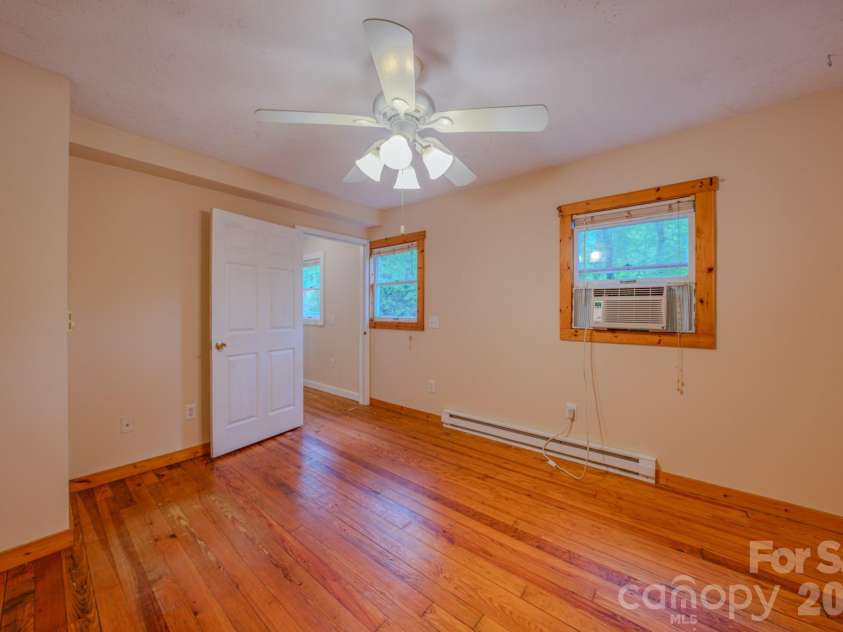 24 Moore Circle, Black Mountain, NC 28711.  MLS# CAR4379152, YatesRealty ID 19459. 