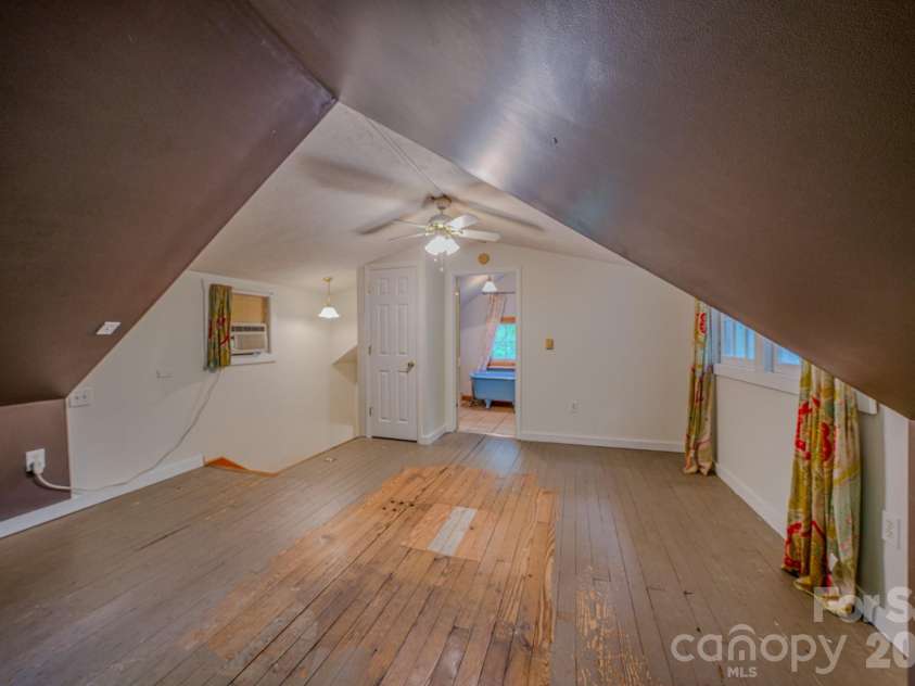 24 Moore Circle, Black Mountain, NC 28711.  MLS# CAR4379152, YatesRealty ID 19459. 