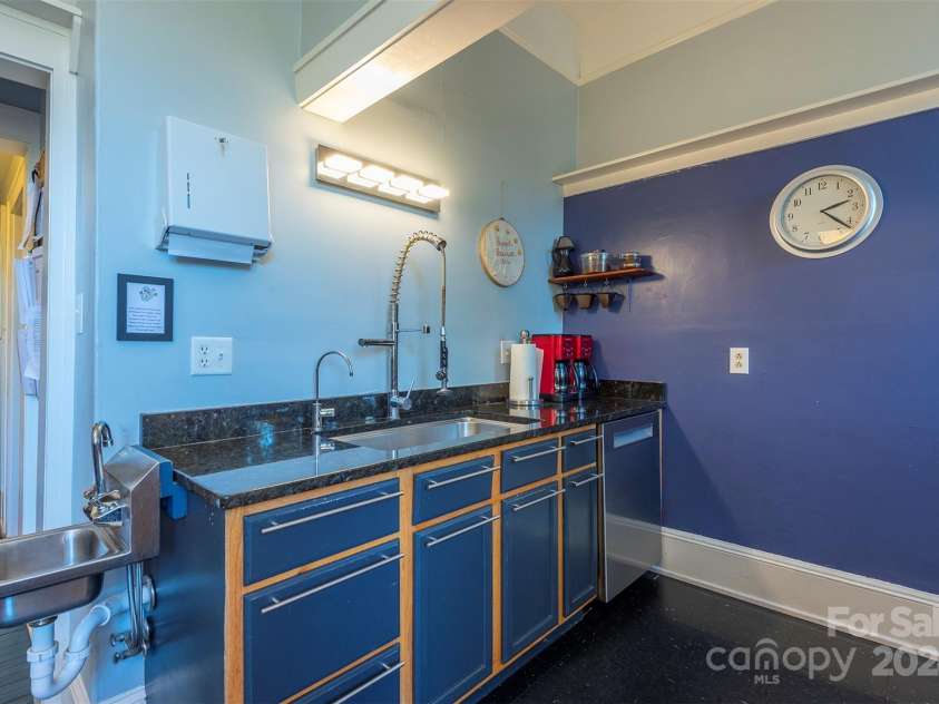 77 Kenilworth Road, Asheville, NC 28803.  MLS# CAR4199738, YatesRealty ID 1946. 