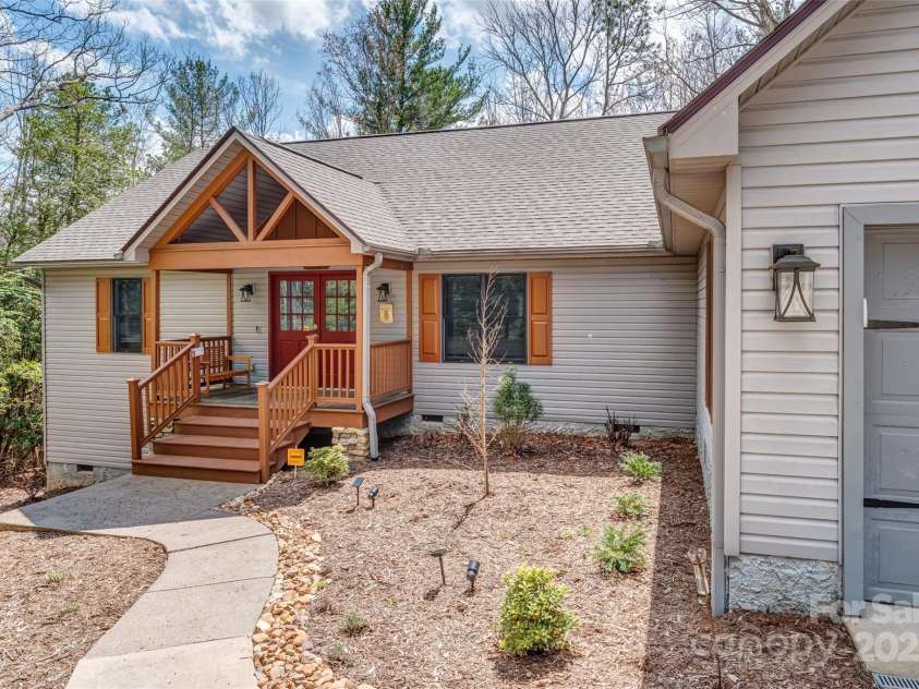 226 Ogana Court, Brevard, NC 28712.  MLS# CAR4244651, YatesRealty ID 19461. 