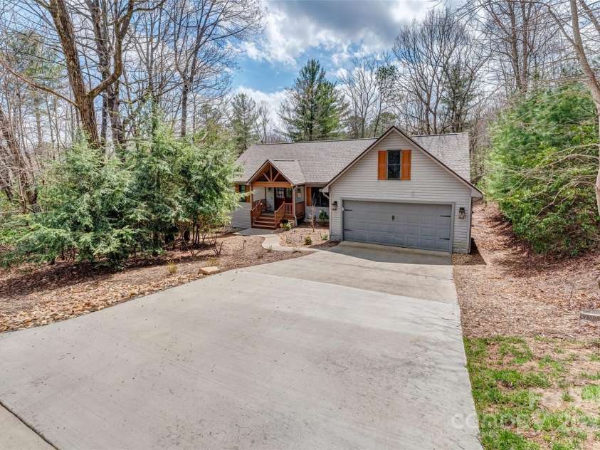 226 Ogana Court, Brevard, NC 28712.  MLS# CAR4244651, YatesRealty ID 19461. 