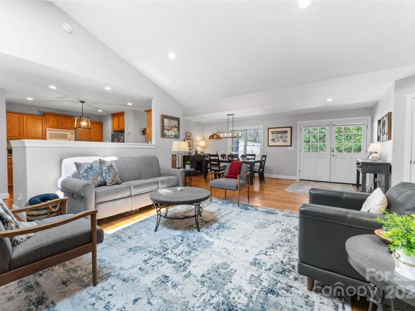 226 Ogana Court, Brevard, NC 28712.  MLS# CAR4244651, YatesRealty ID 19461. 