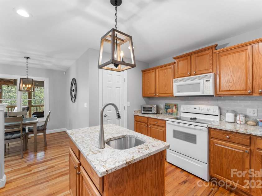 226 Ogana Court, Brevard, NC 28712.  MLS# CAR4244651, YatesRealty ID 19461. 