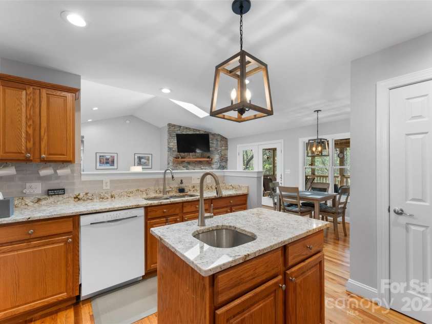 226 Ogana Court, Brevard, NC 28712.  MLS# CAR4244651, YatesRealty ID 19461. 