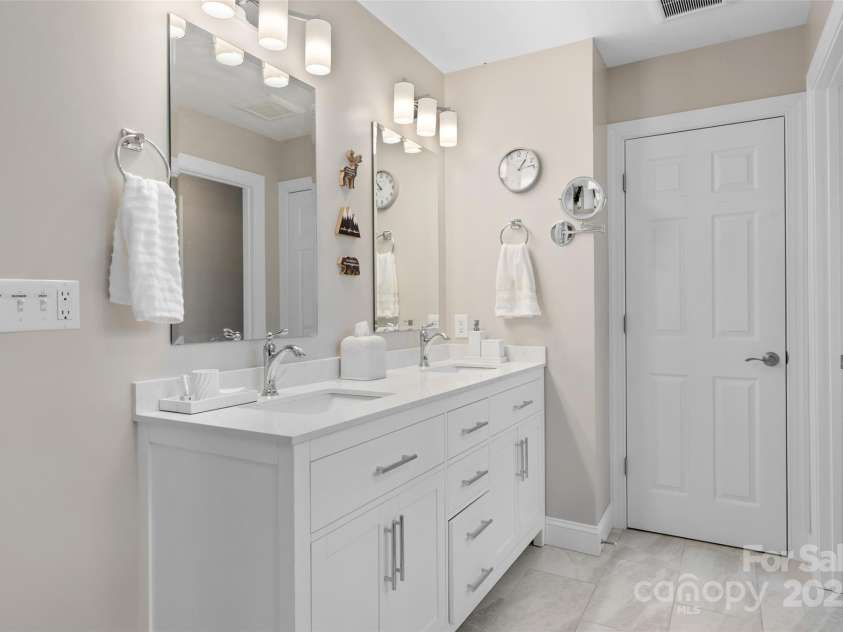 226 Ogana Court, Brevard, NC 28712.  MLS# CAR4244651, YatesRealty ID 19461. 