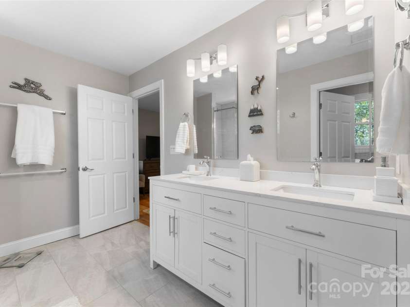 226 Ogana Court, Brevard, NC 28712.  MLS# CAR4244651, YatesRealty ID 19461. 