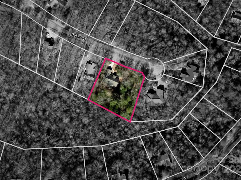 226 Ogana Court, Brevard, NC 28712.  MLS# CAR4244651, YatesRealty ID 19461. 