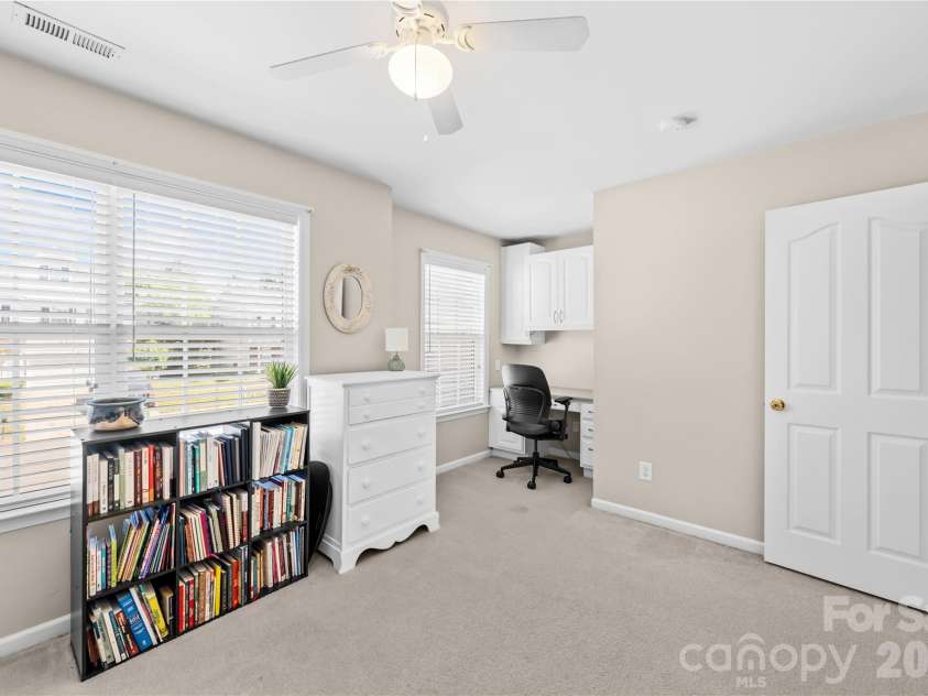 11229 Palomar Mountain Drive, Charlotte, NC 28278.  MLS# CAR4379224, YatesRealty ID 19463. 3rd Bedroom w/ Built-In Desk