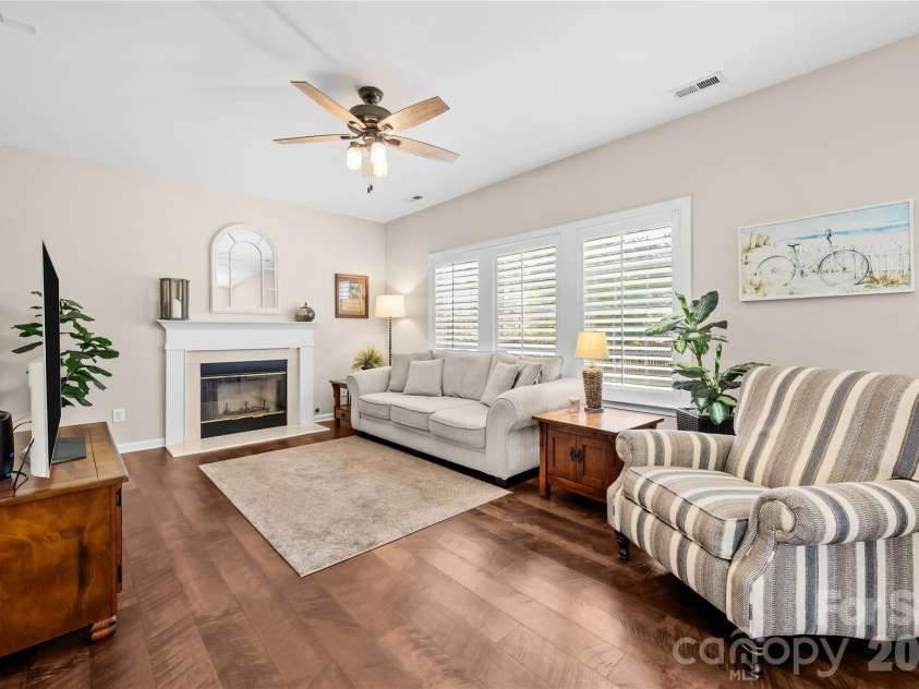 11229 Palomar Mountain Drive, Charlotte, NC 28278.  MLS# CAR4379224, YatesRealty ID 19463. 