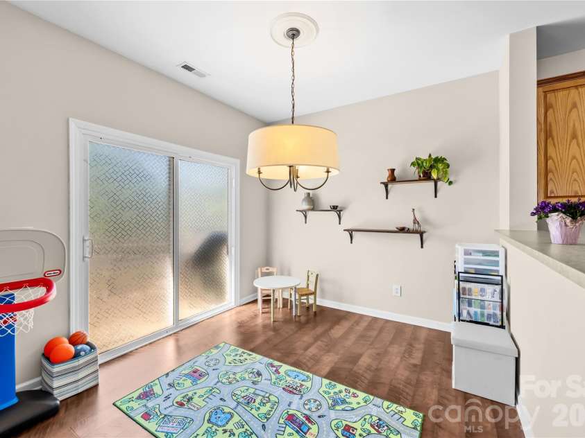 11229 Palomar Mountain Drive, Charlotte, NC 28278.  MLS# CAR4379224, YatesRealty ID 19463. Breakfast Nook/Flex Space