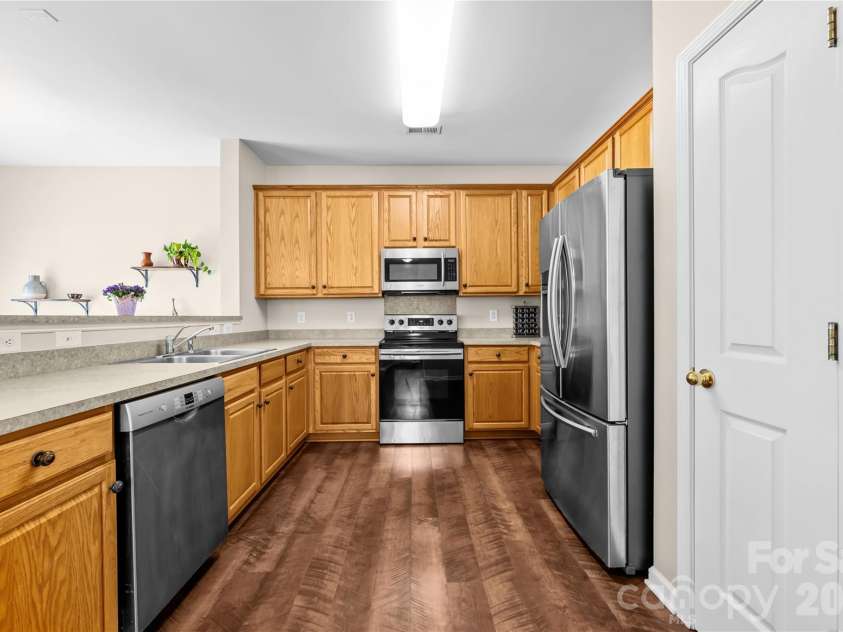 11229 Palomar Mountain Drive, Charlotte, NC 28278.  MLS# CAR4379224, YatesRealty ID 19463. Kitchen
