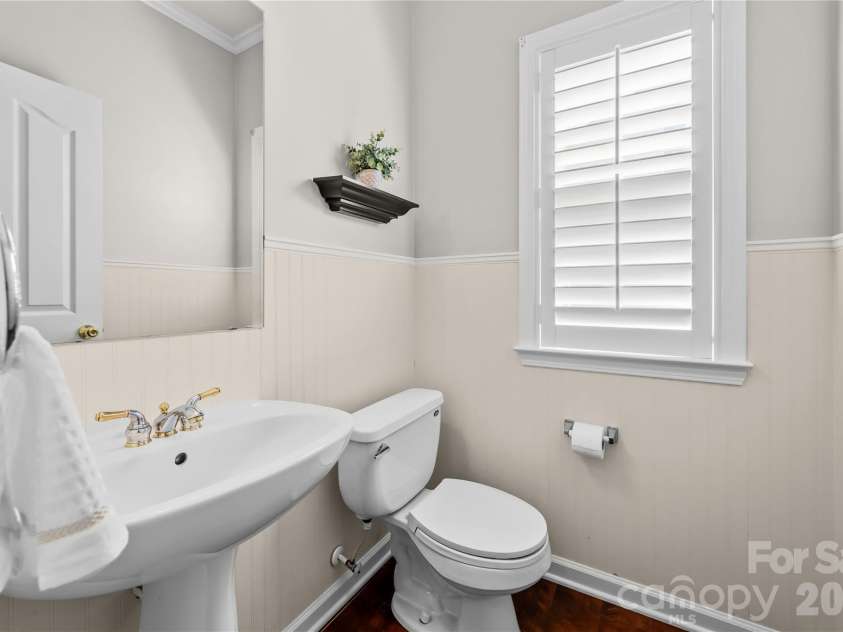 11229 Palomar Mountain Drive, Charlotte, NC 28278.  MLS# CAR4379224, YatesRealty ID 19463. Main-Level Half Bath