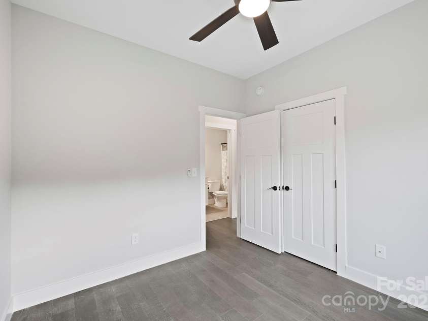 505 Sky Ridge Drive, Leicester, NC 28748.  MLS# CAR4258351, YatesRealty ID 19465. 